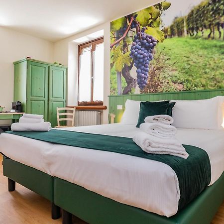 Locanda Il Cavallino Валеджо-суль-Мінчо Екстер'єр фото